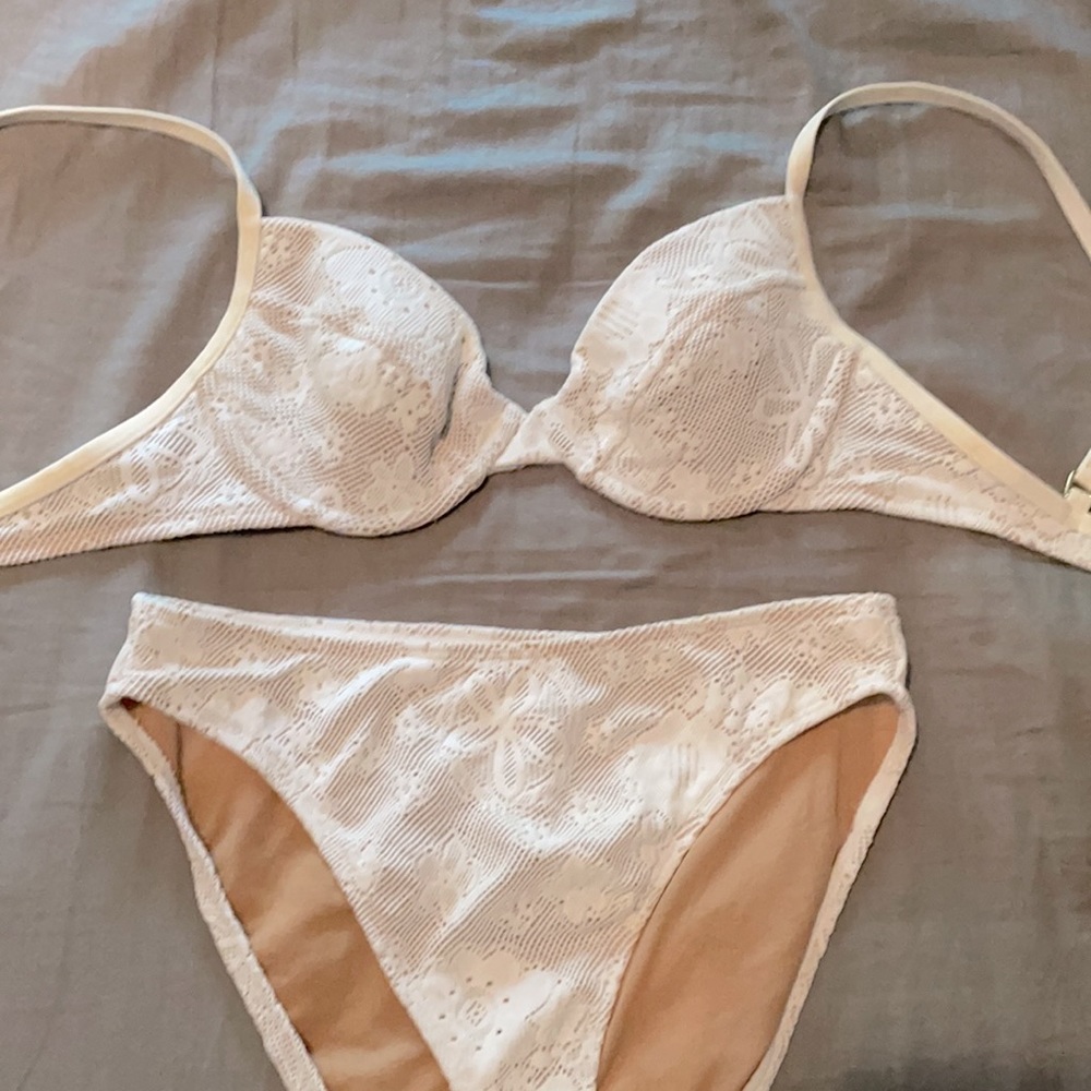 Victoria’s Secret underwire bikini